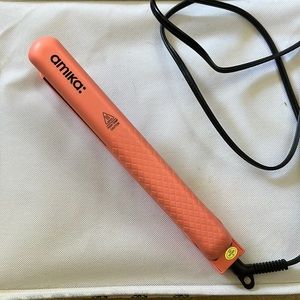 Amika hair straightener - never used